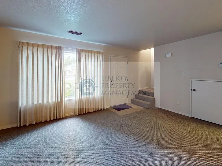 915 Kenwood Ave #3 — Photo 3