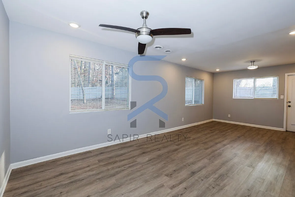 Building Photo - 1277 Goodwin Rd NE #1273