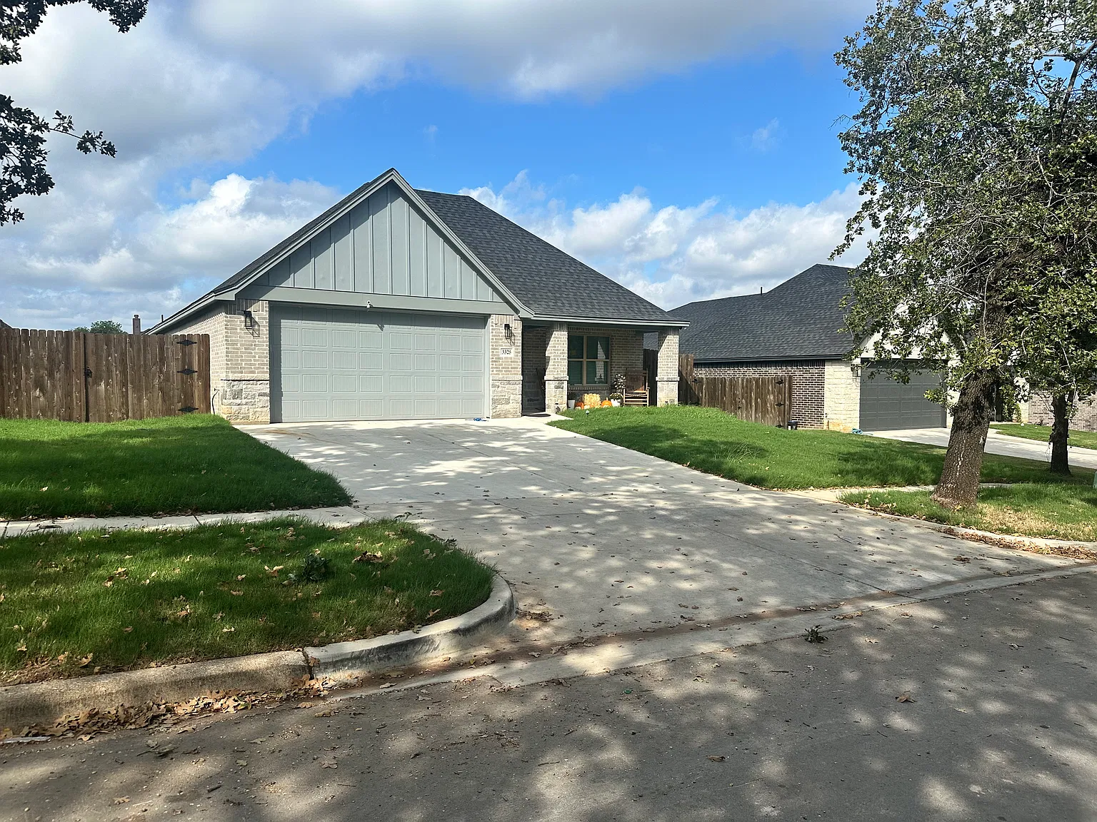4 bed, 2.5 bath, 2458 sqft, $2,250 — Photo 2