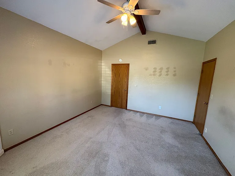 605 E Babcock Ave — Photo 22