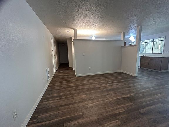 4th image of 7120-7130 Montauk Cir #7124