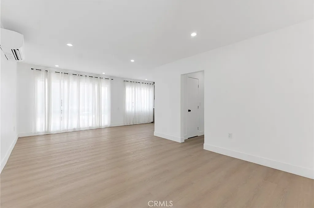 1 bed, 750 sqft, $2,745 — Photo 2