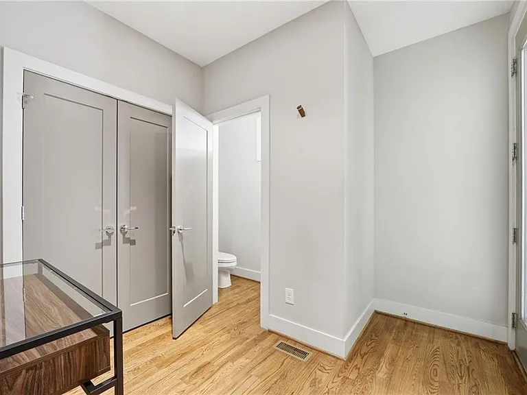 4373 Wieuca Rd NE — Photo 32