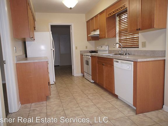 3rd image of 4705 NW 28th Ter