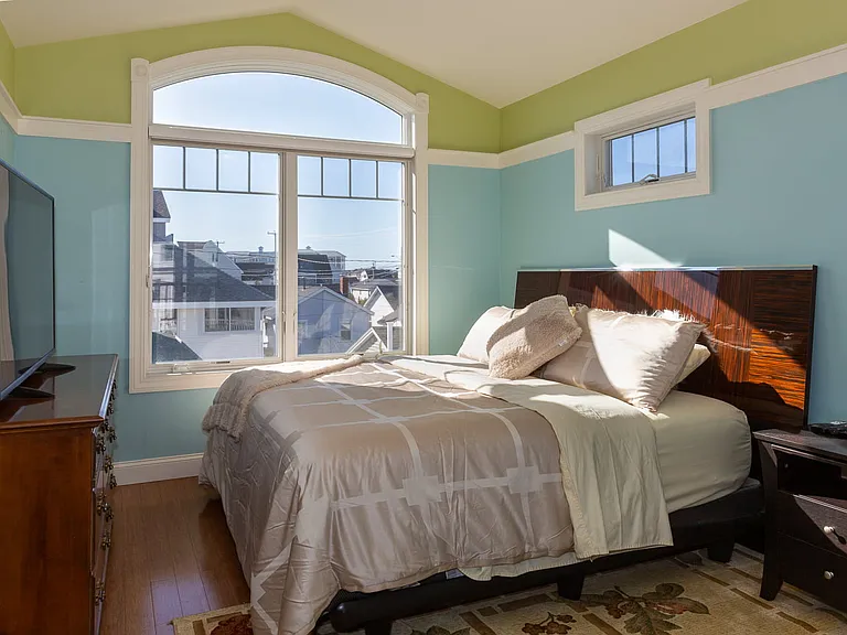 747 Ocean Blvd — Photo 33