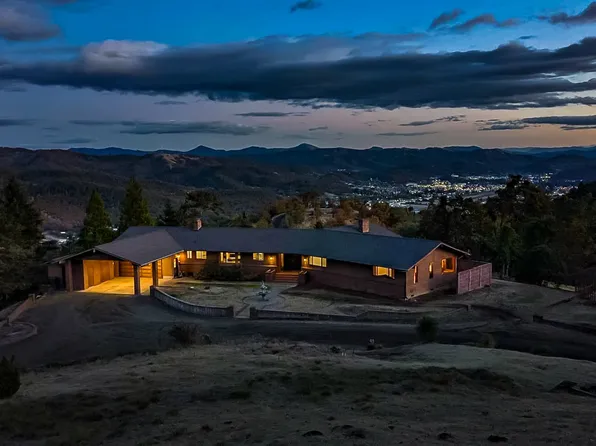 2467 Moorea Dr, Roseburg, OR 97471