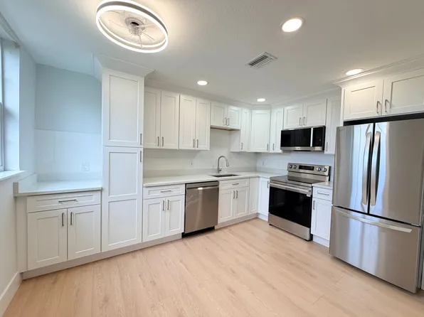 Valencia Apartments, 432 Armada Rd S APT 3, Venice, FL 34285