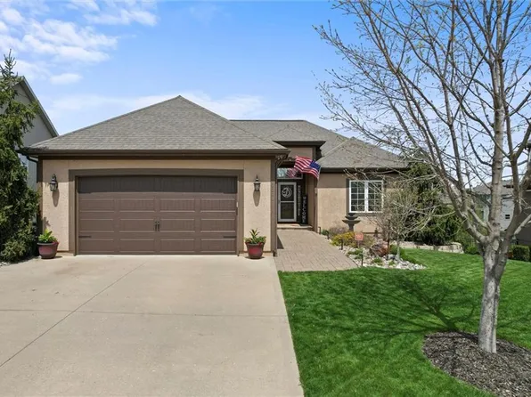 2311 NW Hedgewood Dr, Grain Valley, MO 64029