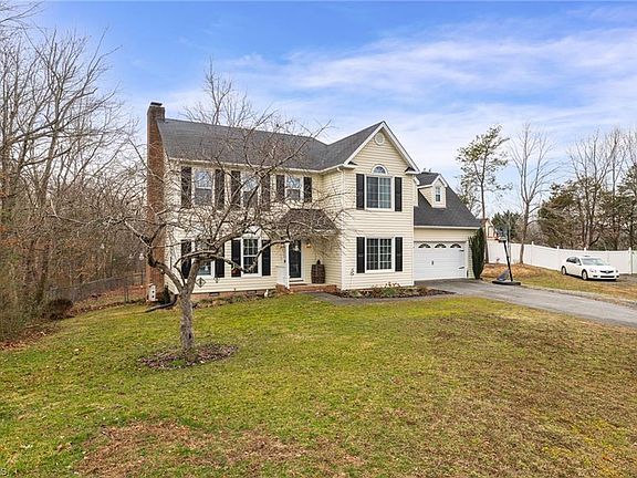 2nd image of 1800 Larkhill Dr