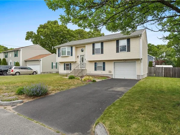 14 Anama Ave E, Rumford, RI 02916