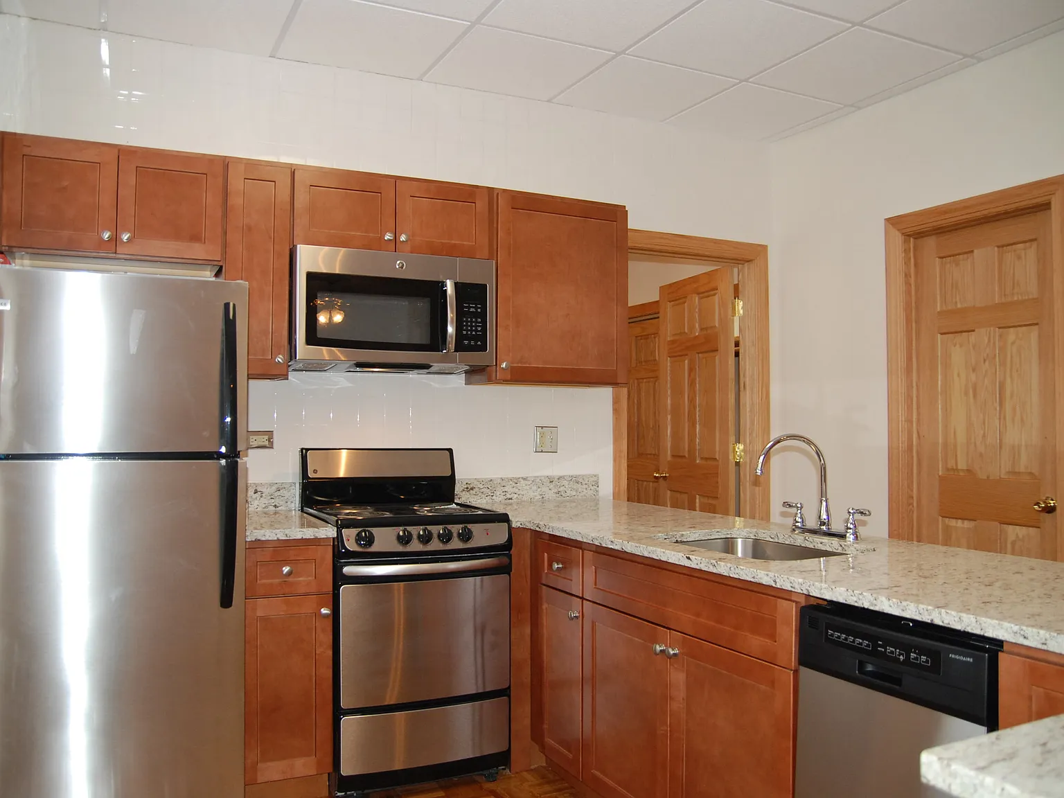 620 W Belmont — Photo 1