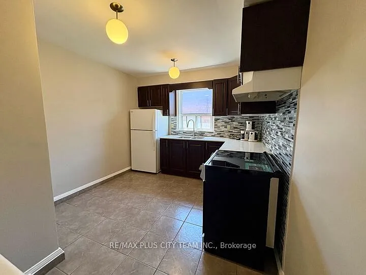 3835 Bathurst St #6 — Photo 4