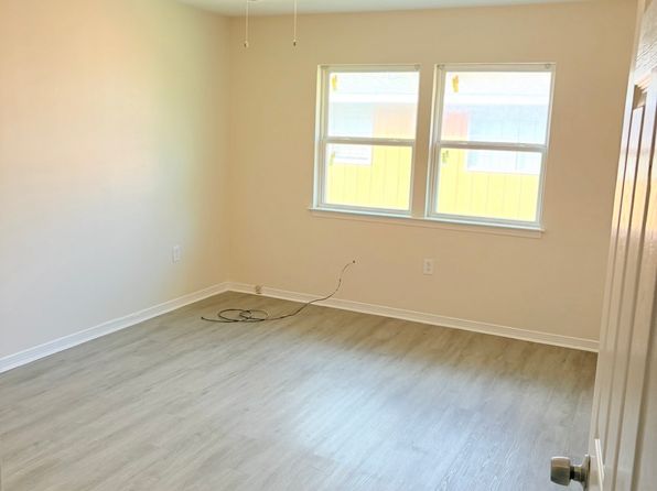 438 NW 3rd St APT B