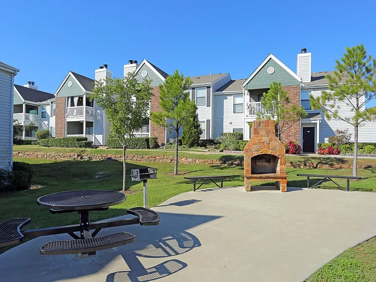 The Arden Overlook Apartments — Photo 9
