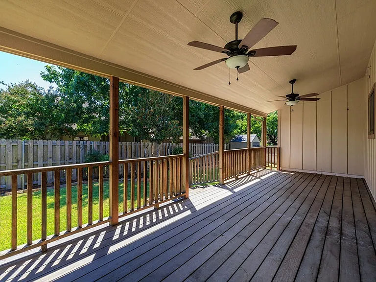 713 Englemann Oak Dr — Photo 16