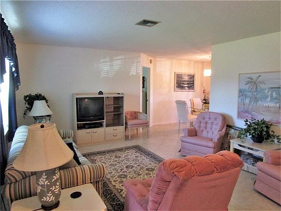 2nd image of 48 Oakland Hills Pl