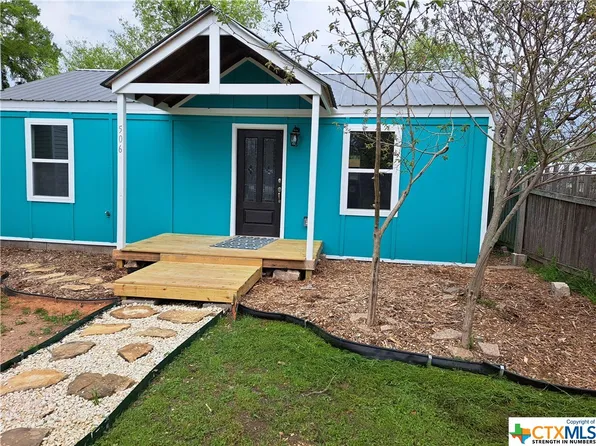 506 1/2 S 6th St, Gatesville, TX 76528