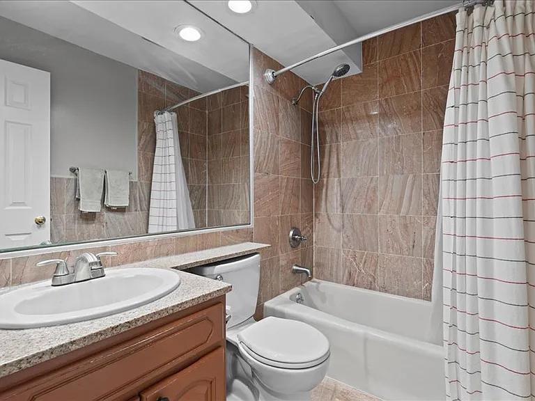130 N Kensico Ave #11C — Photo 9