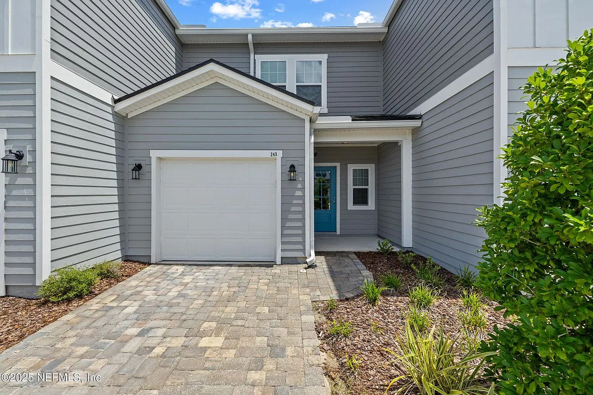 2 bed, 3.0 bath, 1239 sqft, $2,050 — Photo 3