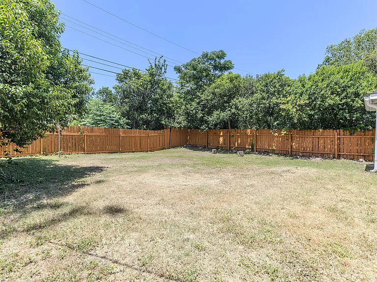 501 Arbor Ln — Photo 29