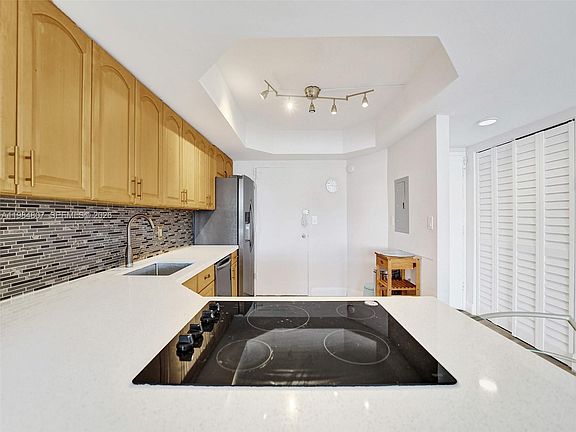 3rd image of 1351 NE Miami Gardens Dr APT 203E