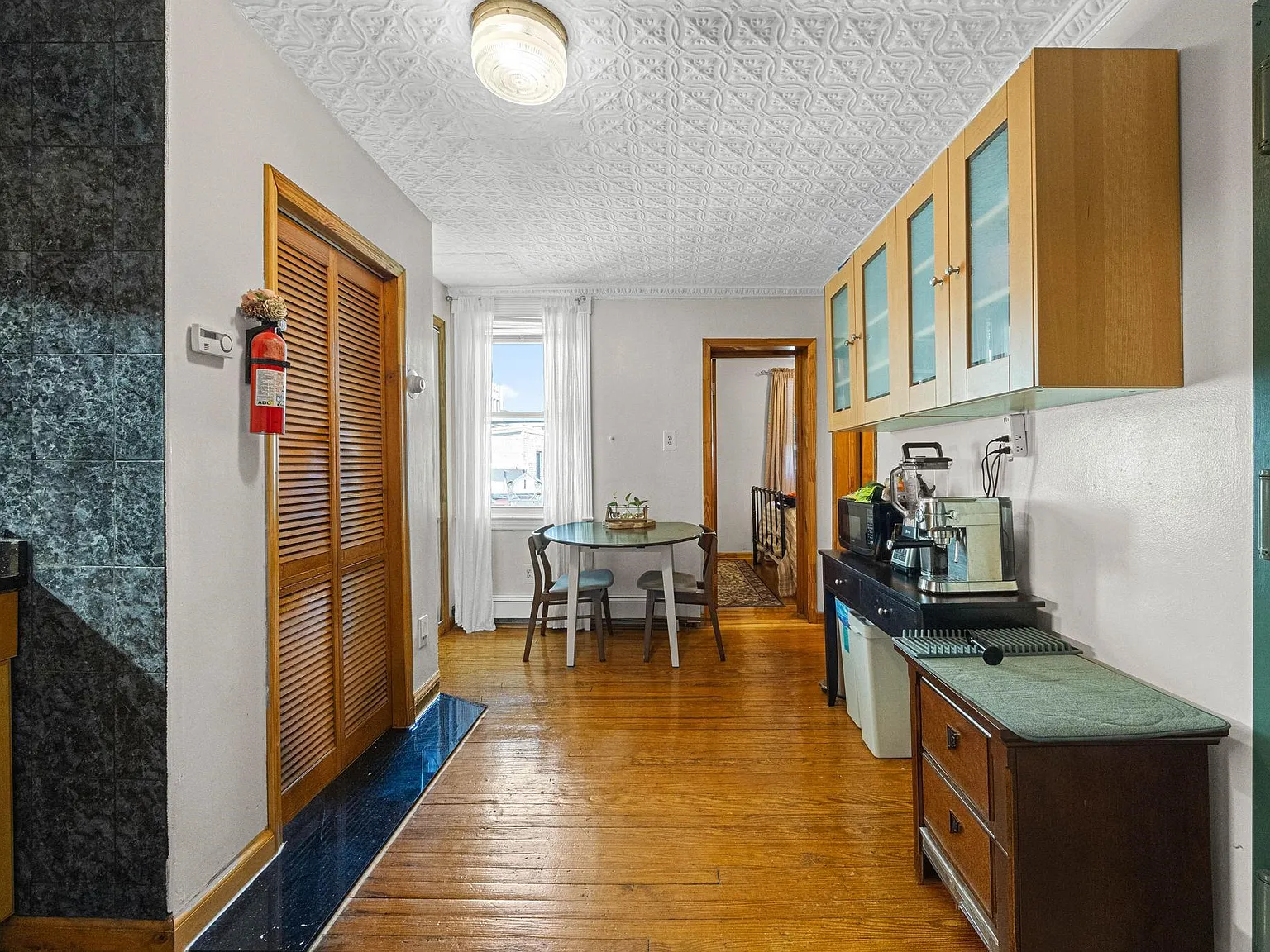 2 bed, 1.0 bath, $3,500 — Photo 3