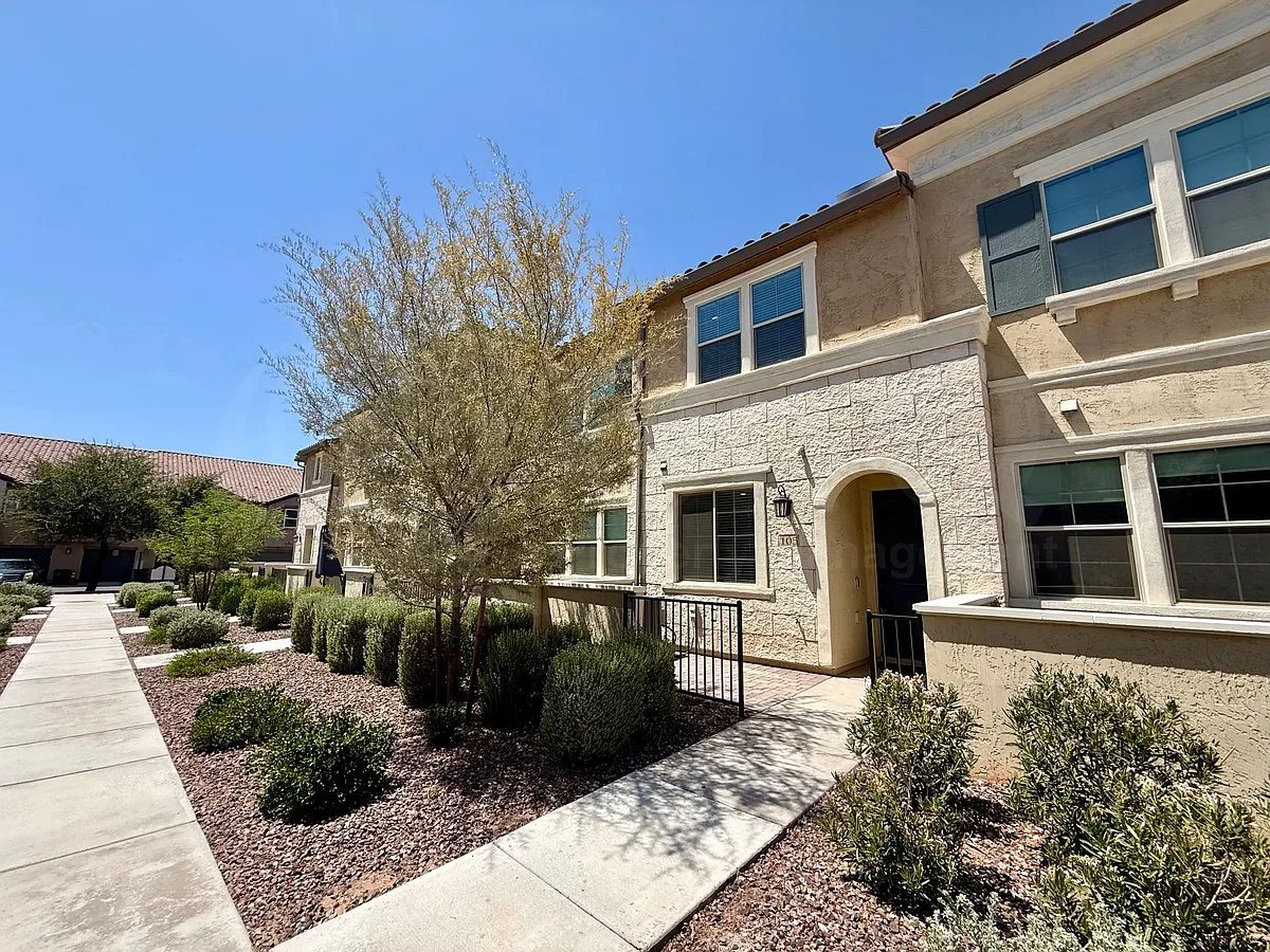 2 bed, 2.0 bath, $1,800 — Photo 2