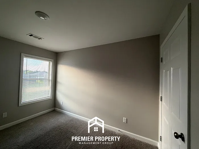 110 Castlebar Cir — Photo 18