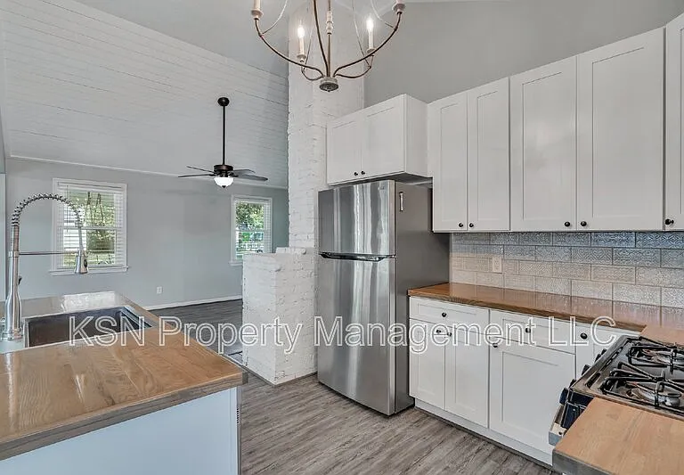 1928 Hawthorne St — Photo 17