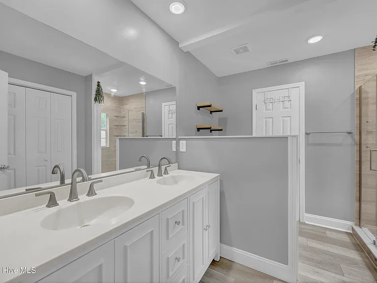 3234 Belmont Cir — Photo 17