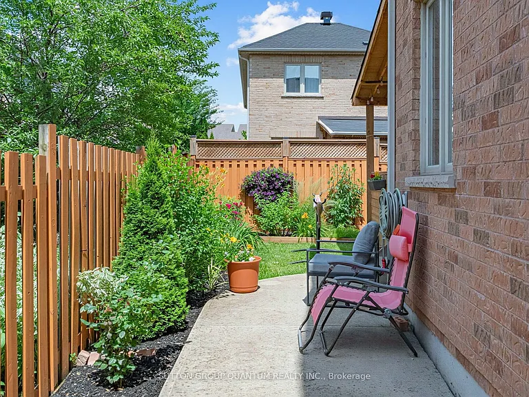 581 Grant Way #UPPER — Photo 27