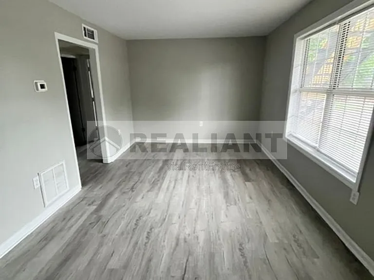 32 Mary St #7 — Photo 3