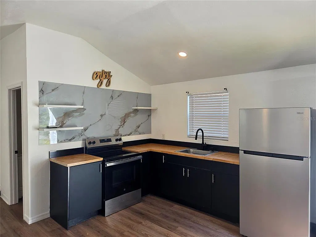 Studio, 1.0 bath, 400 sqft, $1,250 — Photo 3
