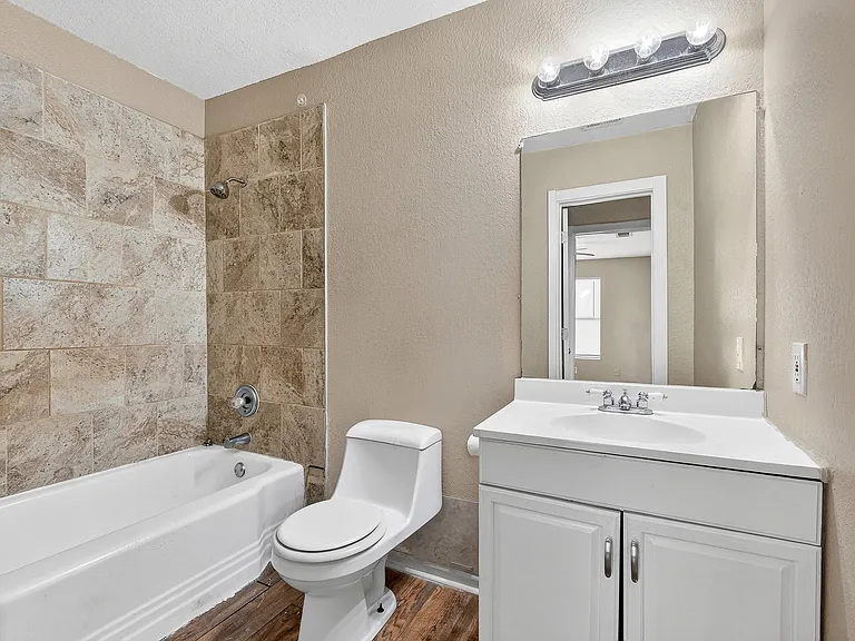 905 Parmer Ave #A — Photo 6