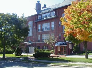 51 Pettee St APT 44, Newton, MA 02464