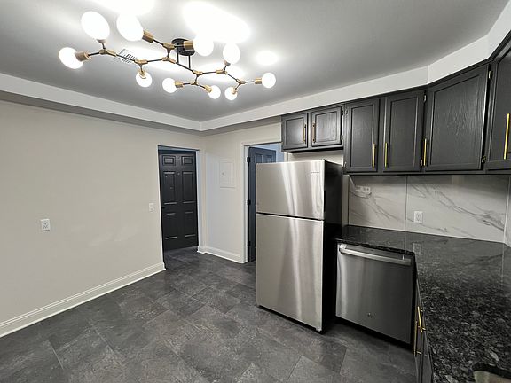 3rd image of 206 Bridge St #206