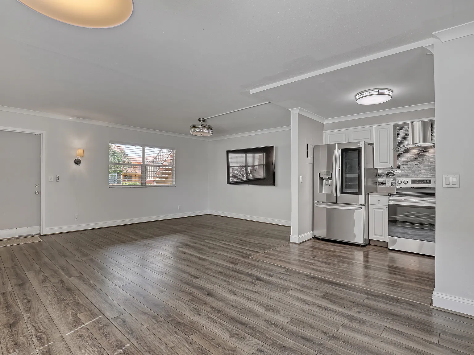 1 bed, 1.5 bath, 760 sqft, $1,850 — Photo 1
