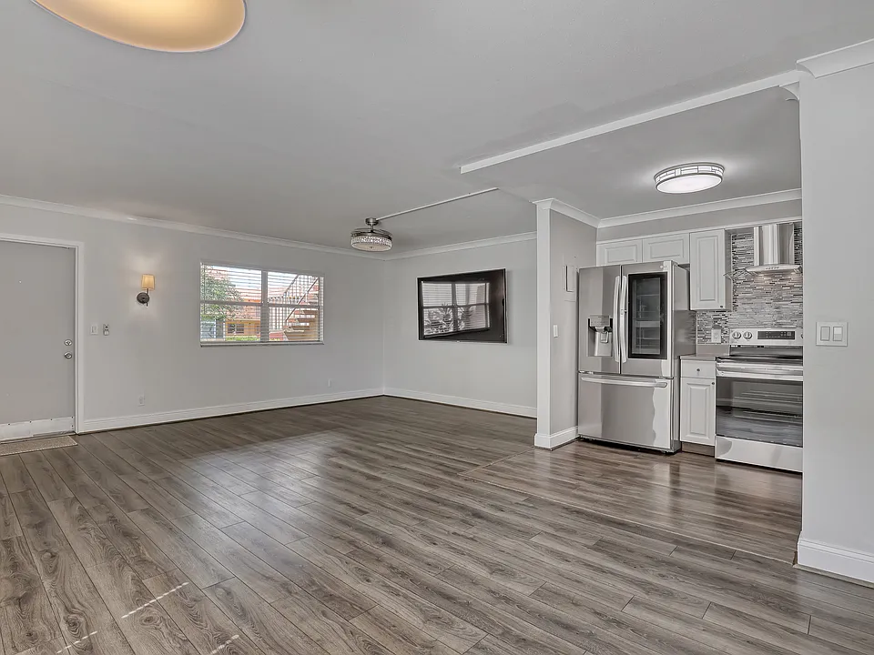 611 Saxony Park