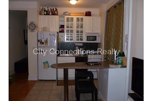 Rented by City Connections Realty | media 9