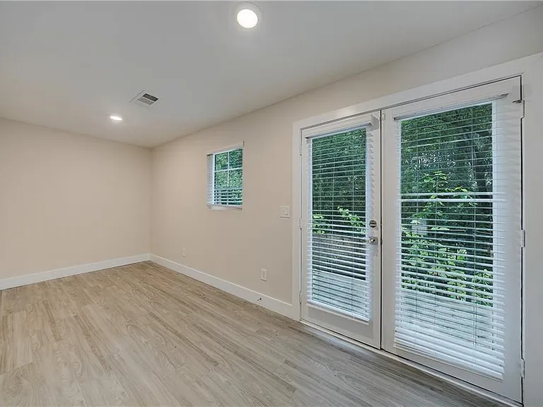 733 Taylor Ct NE — Photo 41