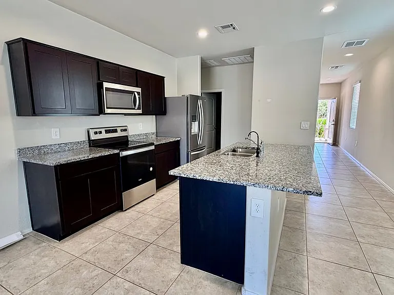 35433 W San Alvarez Ave — Photo 1