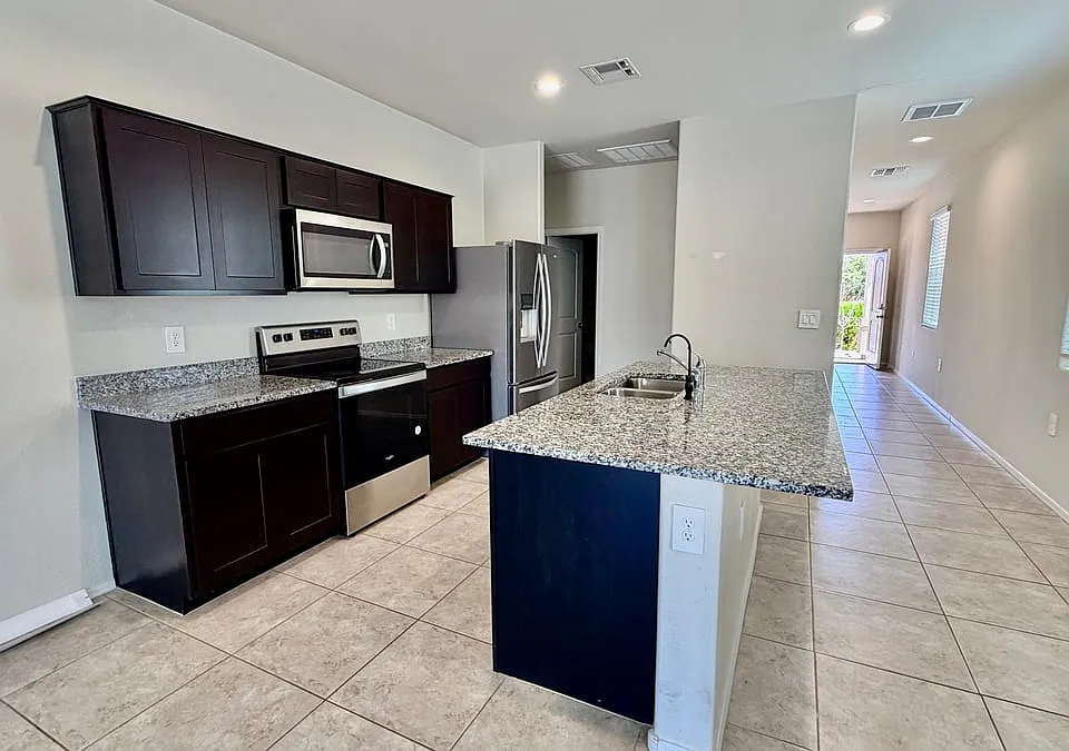 35433 W San Alvarez Ave