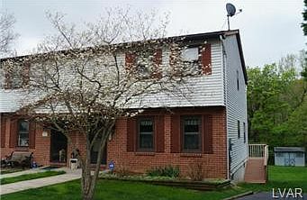1st image of 560 E 7th St