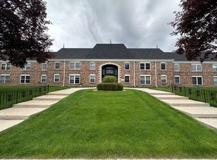 2101 Chateau Ct APT 111B, Grafton, WI 53024