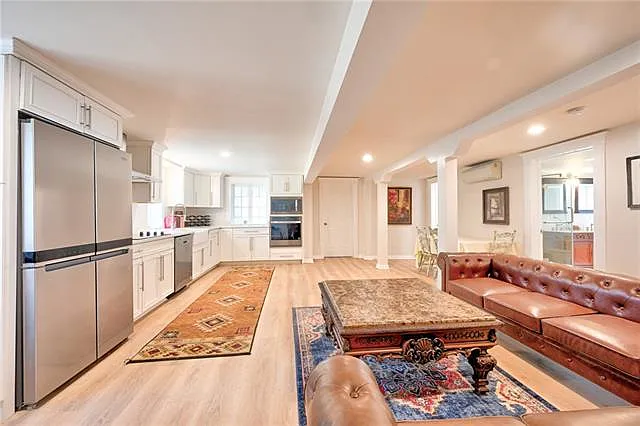 2 bed, 1.0 bath, 1320 sqft, $1,800 — Photo 3