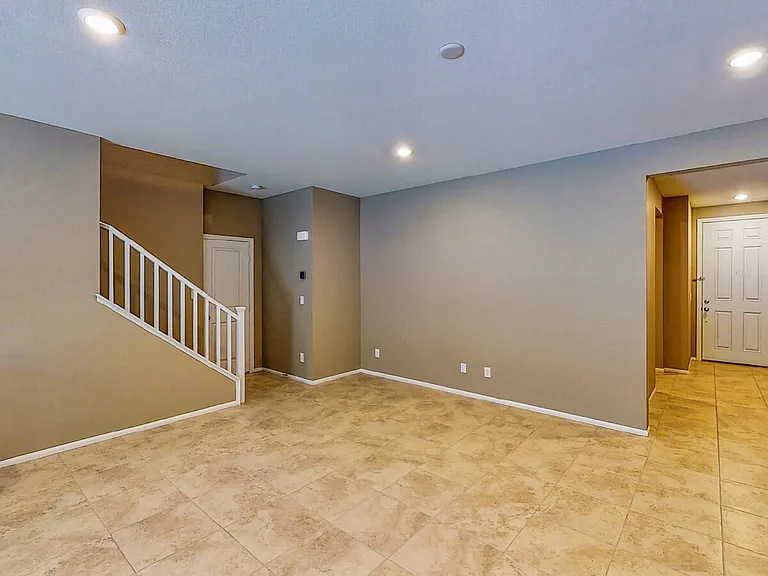 9733 Cluny Ave — Photo 4