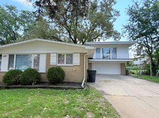 219 N Park Dr, Glenwood, IL 60425