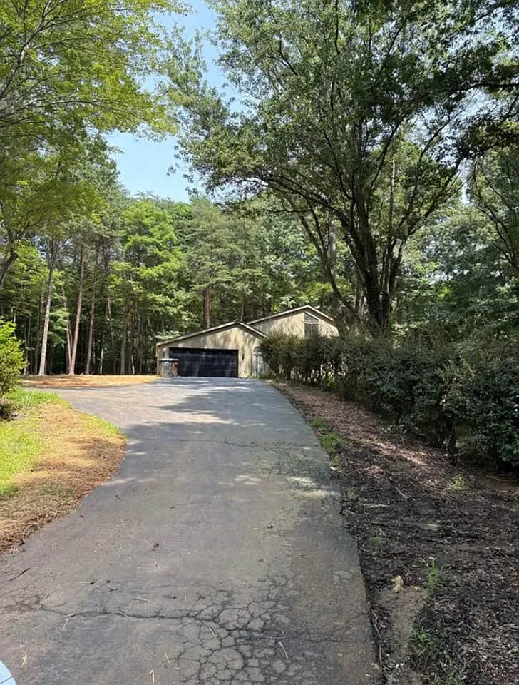4 bed, 2598 sqft, $2,400 — Photo 3