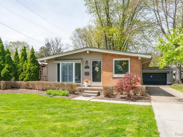 937 Allen Dr, Northville, MI 48167