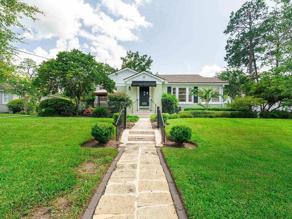 1326 Pinetree Rd